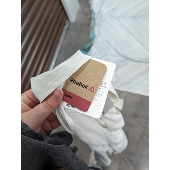 Reebok NWT XL White Active Tshirt and 1X Grey Skinny High Rise Leggings - Picture 4 of 10